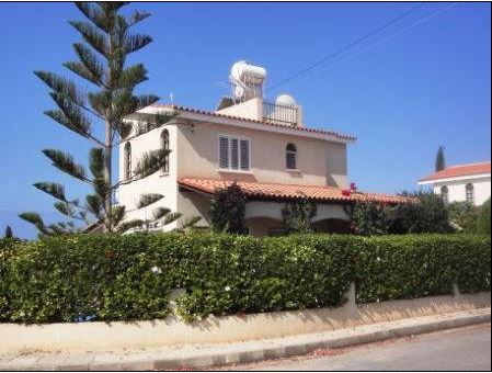 Coral Bay Villa in prime location