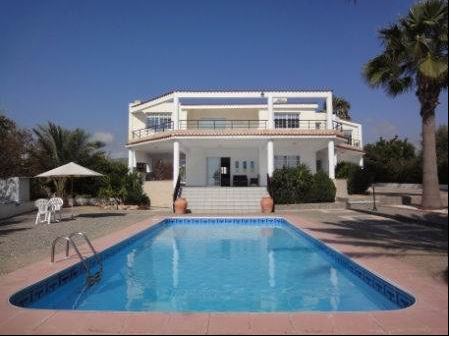 Luxury villa in Kissonerga Paphos for sale