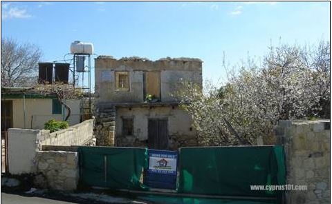 Stone house in centre of Tala