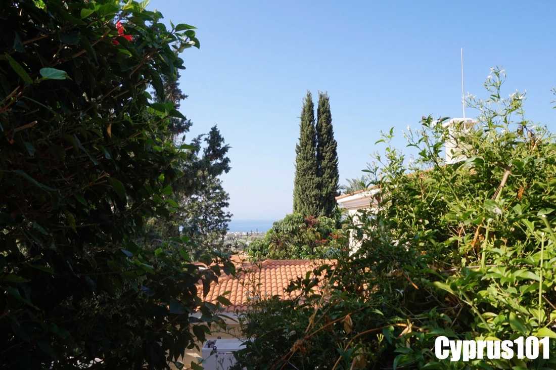 Ground floor Chloraka apartment for sale