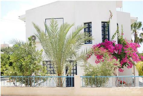 Coral Bay Villa for sale near Corallia beach