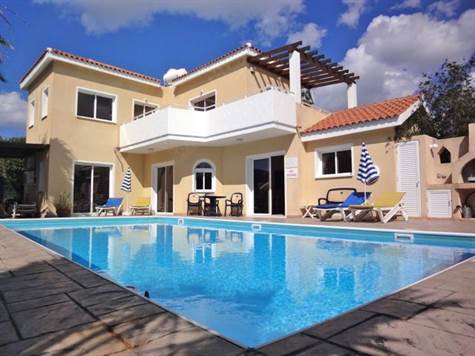 Coral Bay Villa for sale near beach