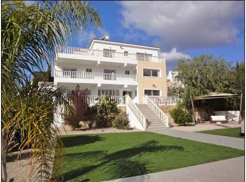 Peyia luxury villa for sale