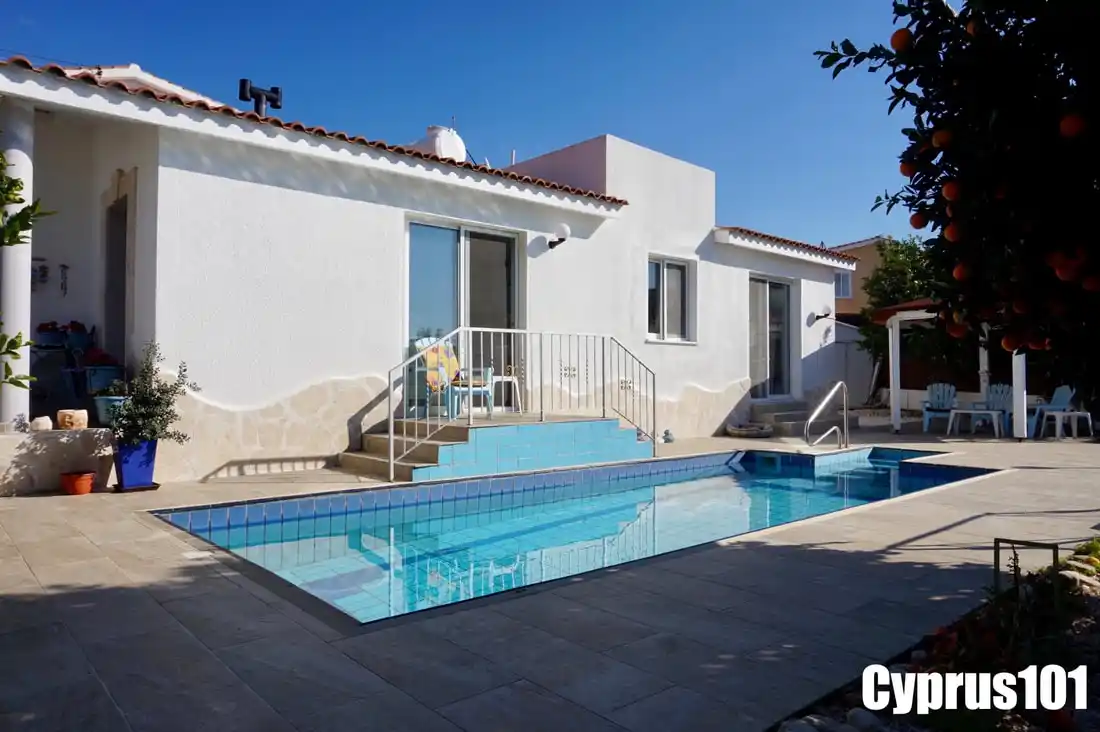 Bungalow with swimming pool in Tala, Paphos