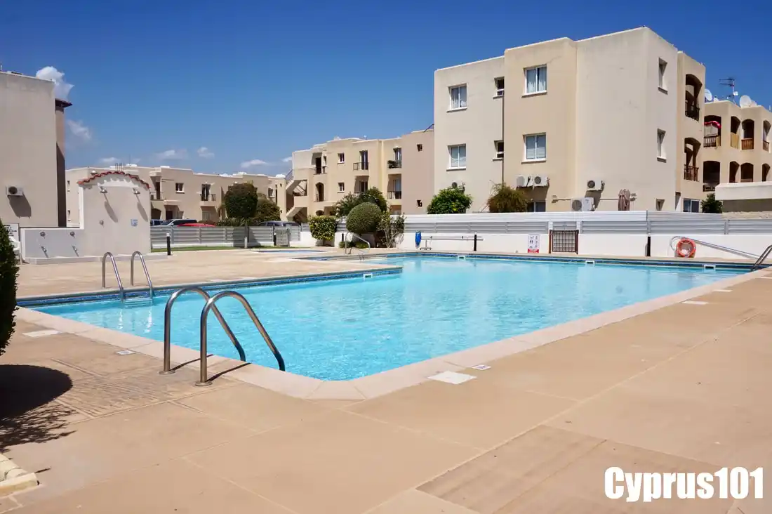 Mandria Paphos Apartment pool & Building