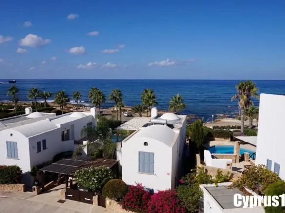 Sea side villa in Chloraka