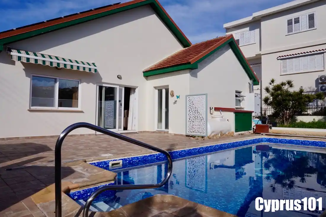 Bungalow with pool in Emba, Paphos