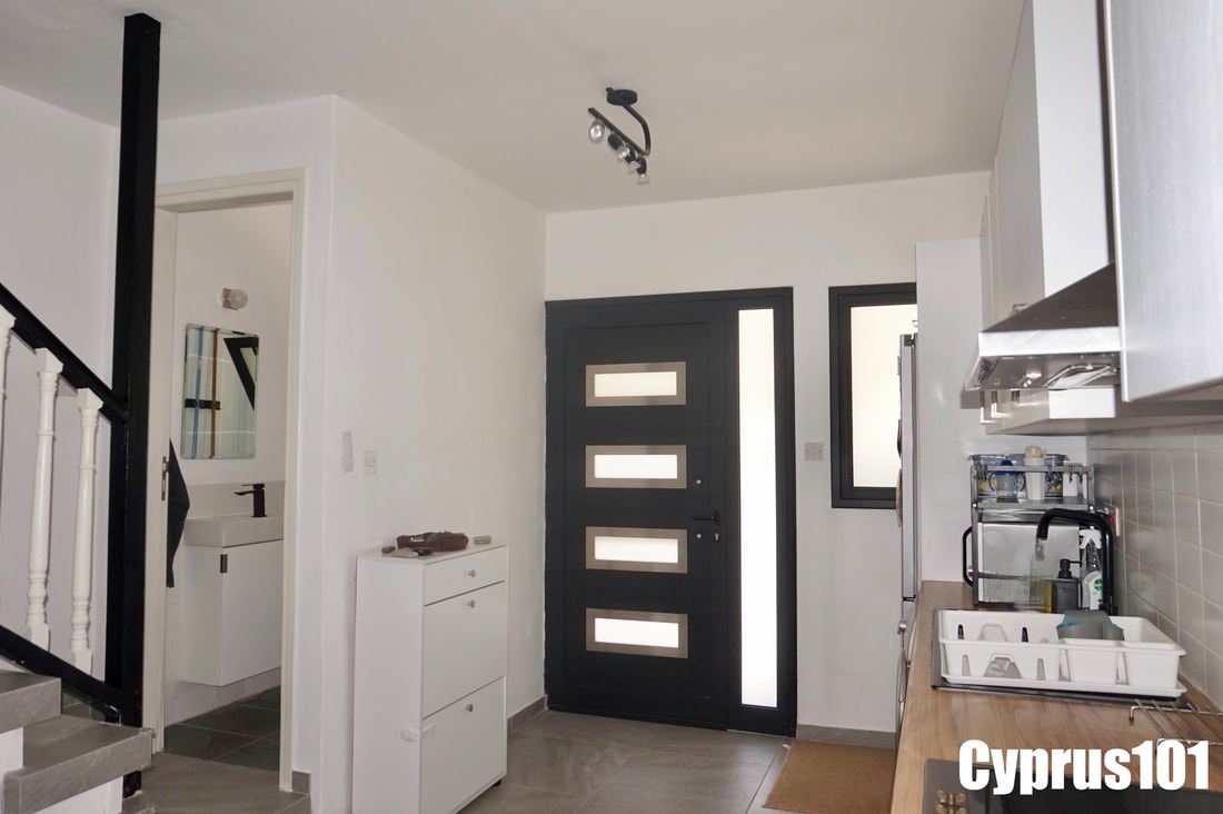 Fully Modernised 2 Bed Townhouse, Tomb of the Kings Area – MLS 1391