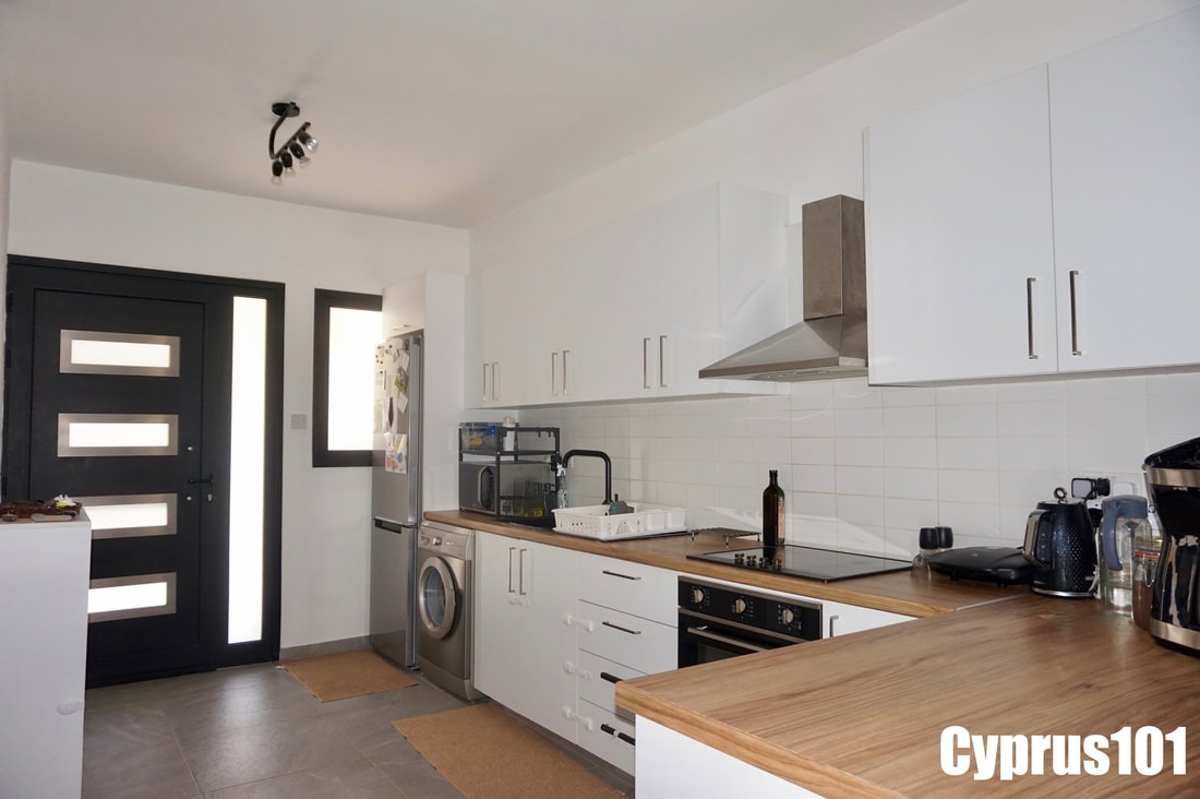 Fully Modernised 2 Bed Townhouse, Tomb of the Kings Area – MLS 1391