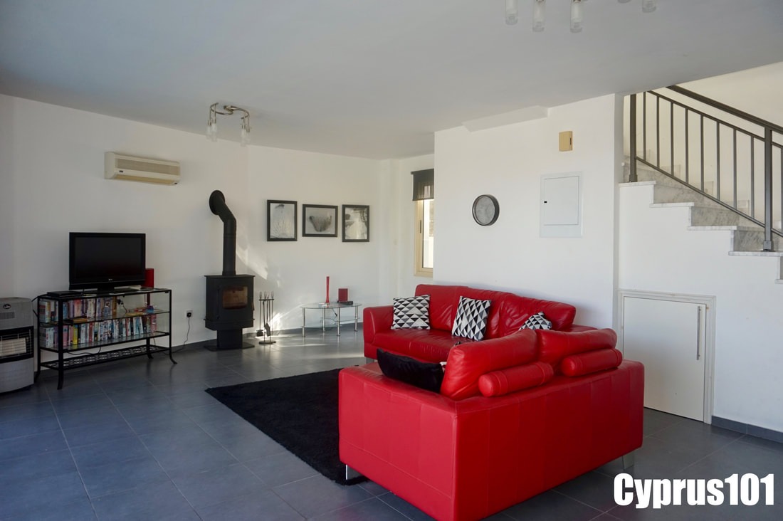Spacious 3 Bed Link Detached Villa With Roof Terrace in the Quaint Village of Mesa Chorio – MLS 1390