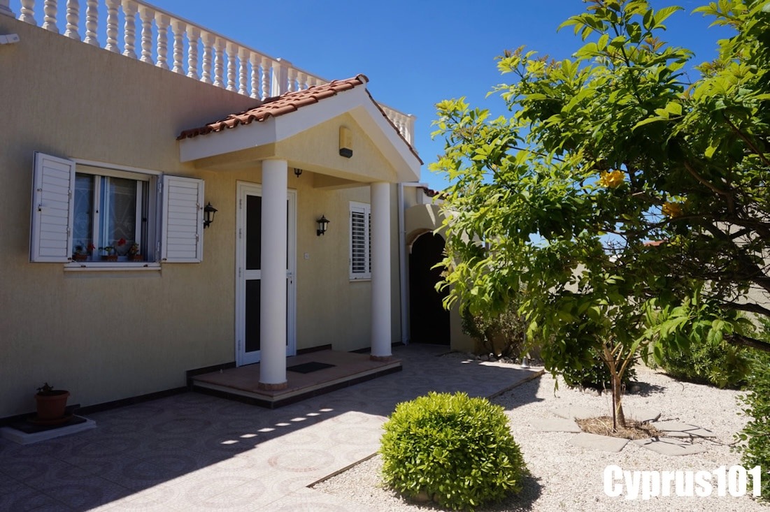 Spectacular 3 Bedroom Bungalow with Roof Terrace in Popular Village of Peyia – MLS 1386