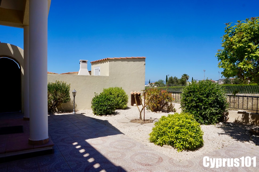 Spectacular 3 Bedroom Bungalow with Roof Terrace in Popular Village of Peyia – MLS 1386