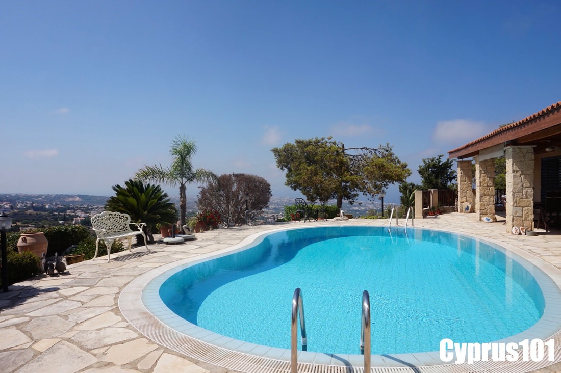 Bungalow & Pool in Kamares village