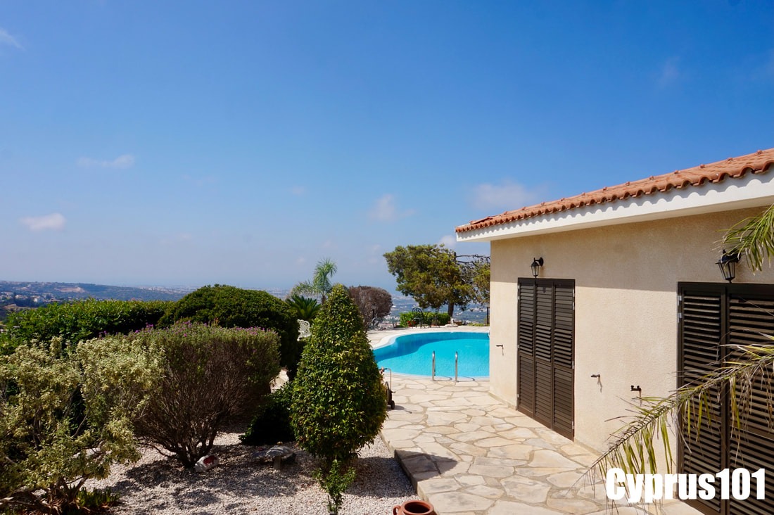 Charming Detached Bungalow in Kamares Village – MLS 1395