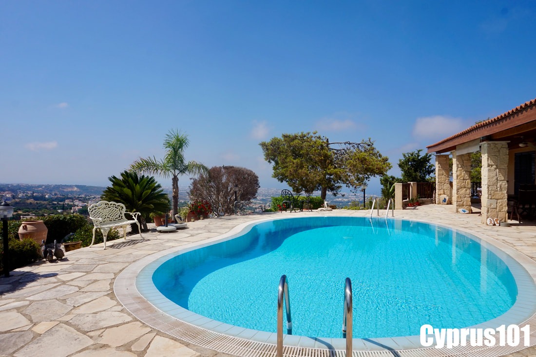 Charming Detached Bungalow in Kamares Village – MLS 1395