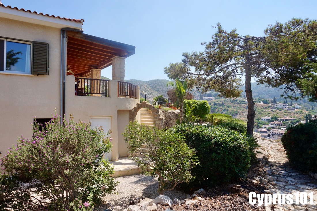 Charming Detached Bungalow in Kamares Village – MLS 1395