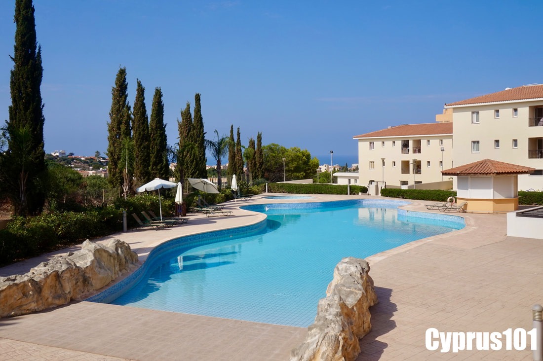 Pool & Apartments in Chloraka