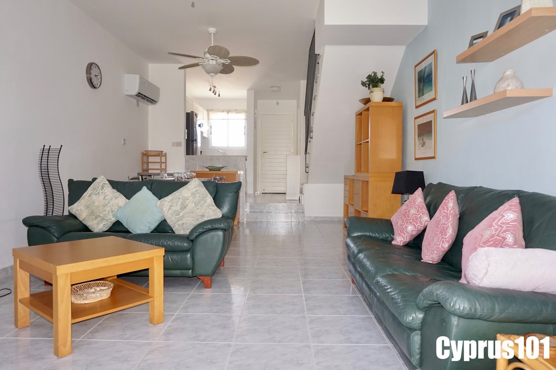 Well Presented 2 Bedroom Townhouse, Peyia – MLS 1409