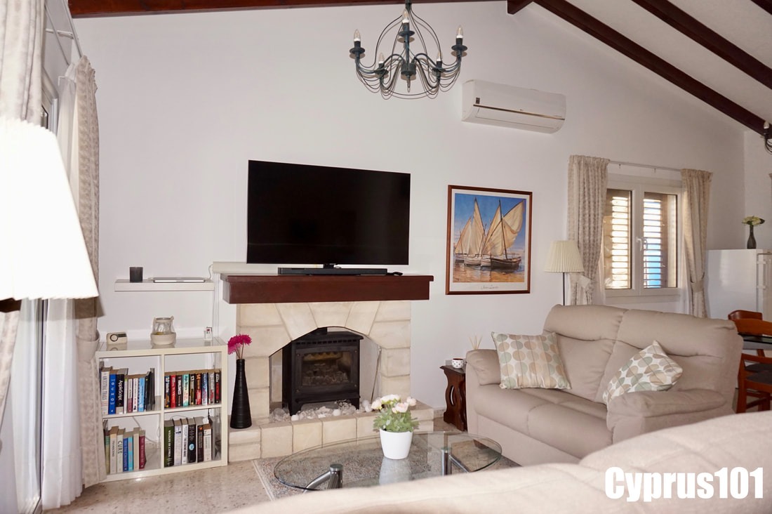Beautifully Presented 2 Bedroom Bungalow in Prestigious Kamares – MLS 1411