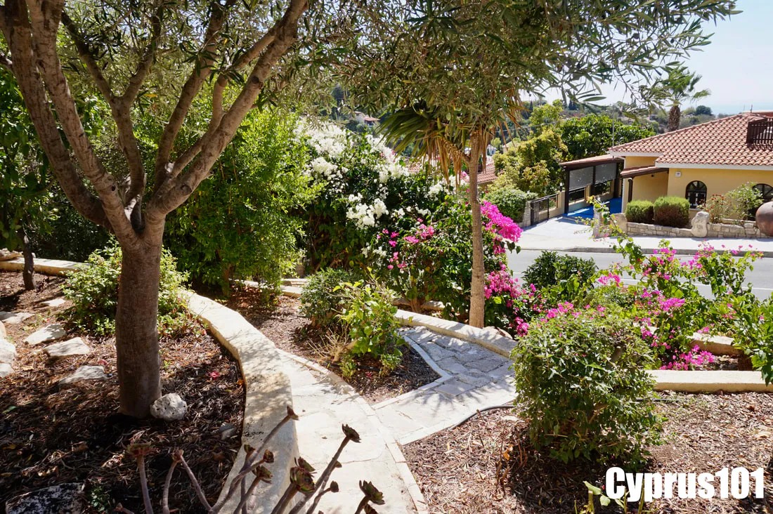 Beautifully Presented 2 Bedroom Bungalow in Prestigious Kamares – MLS 1411