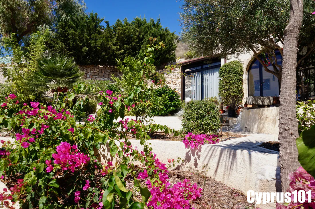Beautifully Presented 2 Bedroom Bungalow in Prestigious Kamares – MLS 1411